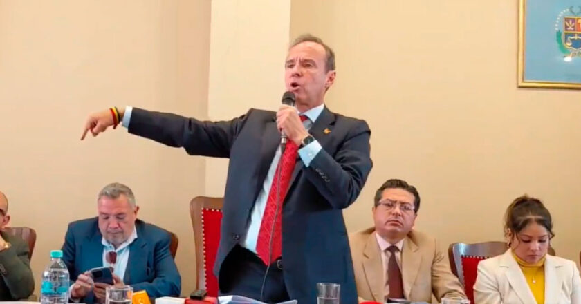 Tuto Quiroga presenta propuesta de reforma constitucional con más de 100 artículos en cinco pilares