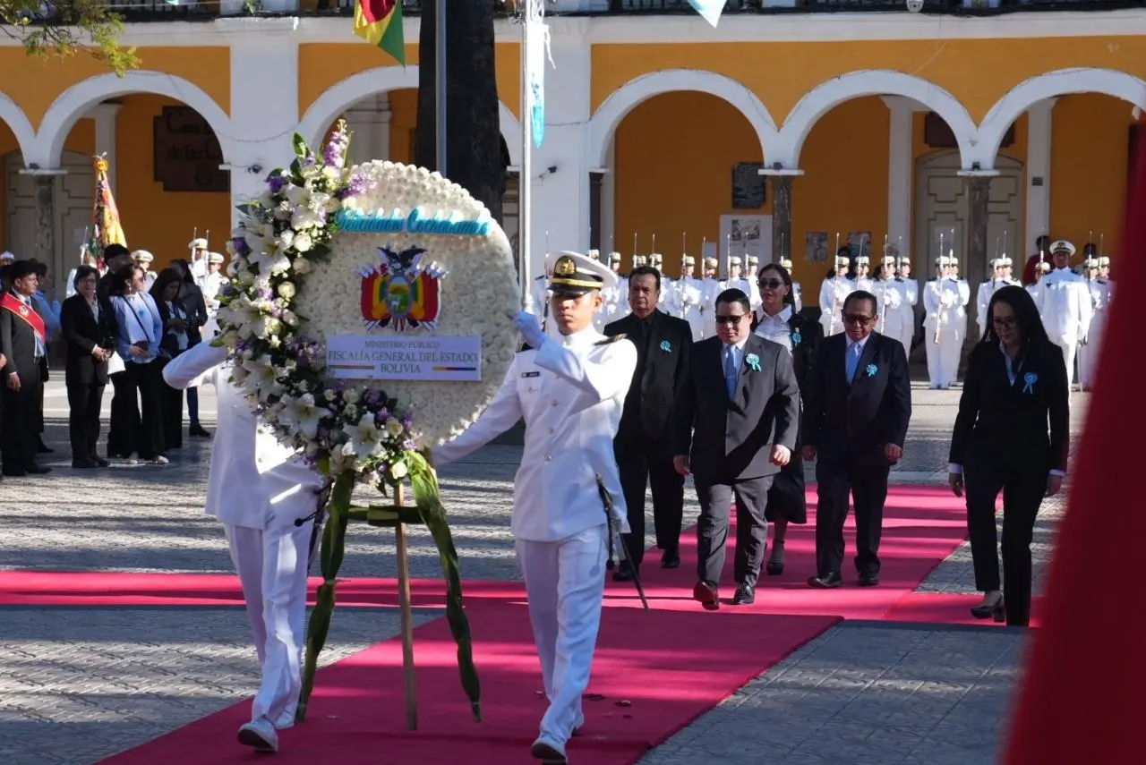 Fiscal General del Estado rinde homenaje a Cochabamba por los 216 años de su gesta libertaria