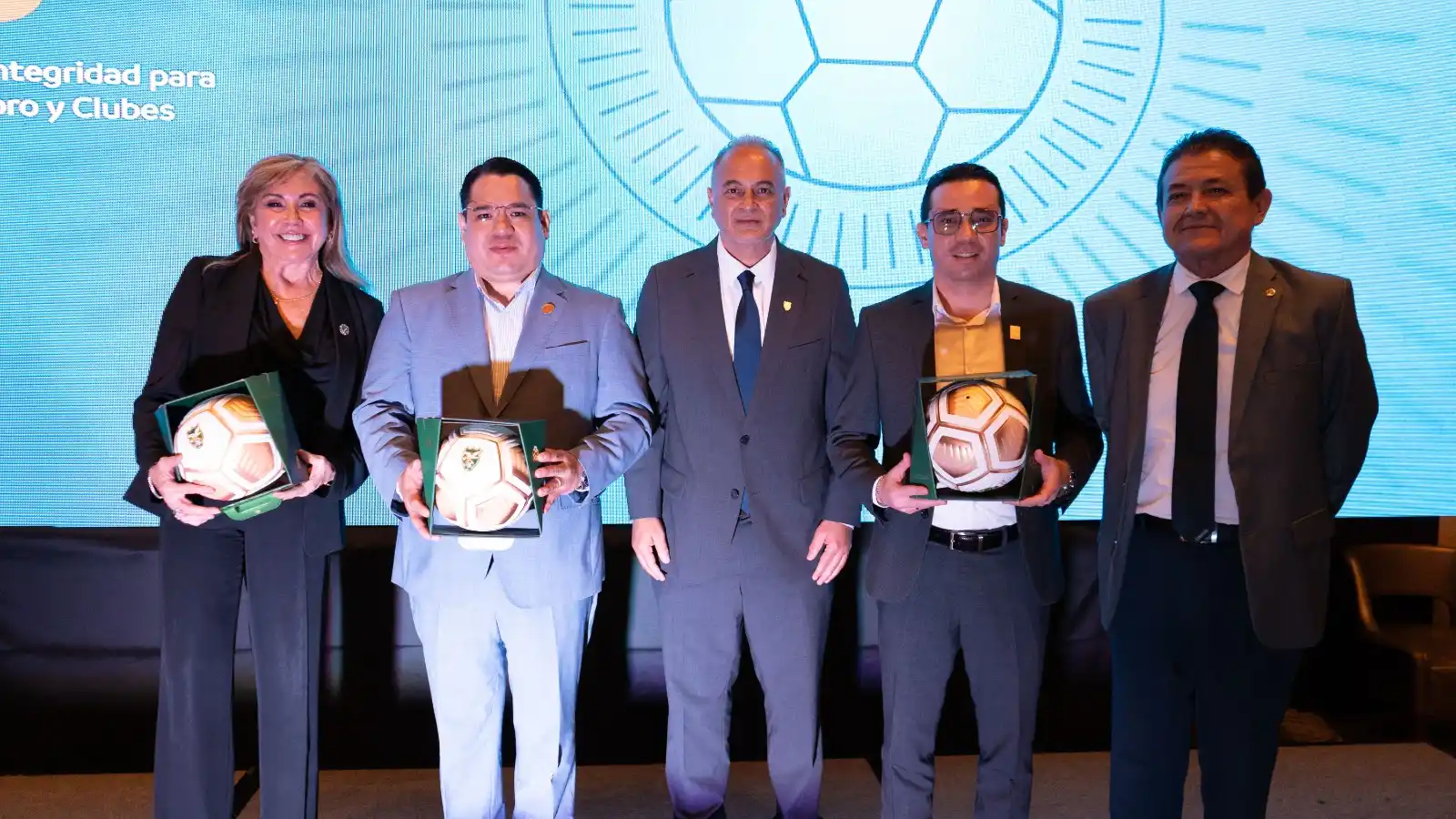 Fiscal General propone a Conmebol y FBF difundir la Ley 1636 en los partidos de fútbol para proteger a niñas, niños y adolescentes