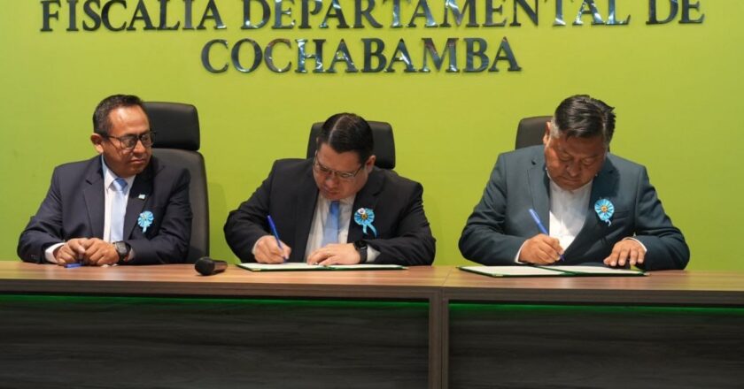 Fiscal General suscribe convenios con municipios de Cochabamba para implementar la interoperabilidad y médicos forenses