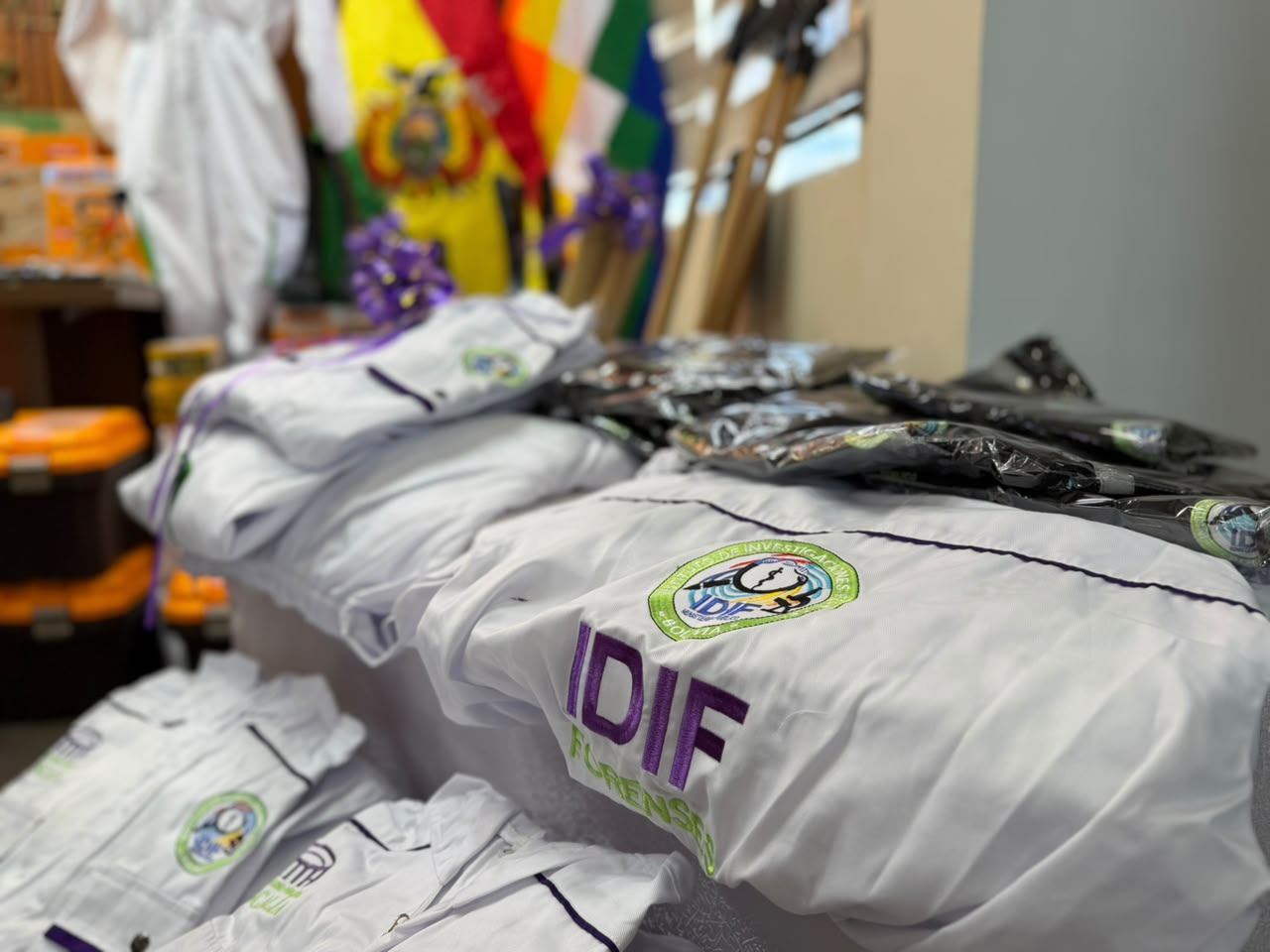 Fiscal de Santa Cruz entrega equipamiento tecnológico y operativo para el IDIF y otras áreas administrativas