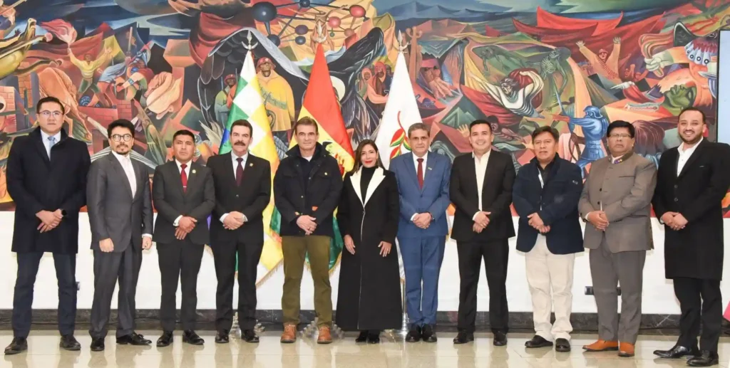 Gobierno y municipios pactan una hoja de ruta para redistribuir competencias y recursos en la Agenda 50/50
