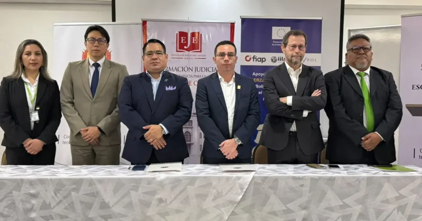 Fiscal General del Estado y CRE suscriben convenio para el intercambio de información mediante el Ecosistema ROMA