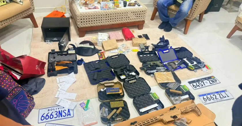 Fiscalía investiga un asesinato en Santa Cruz y halla un arsenal y dinero en un domicilio vinculado al caso
