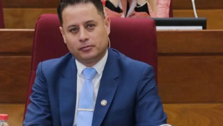 Edmand Lara señala al jefe de Inteligencia y denuncia un supuesto plan para aprehenderlo