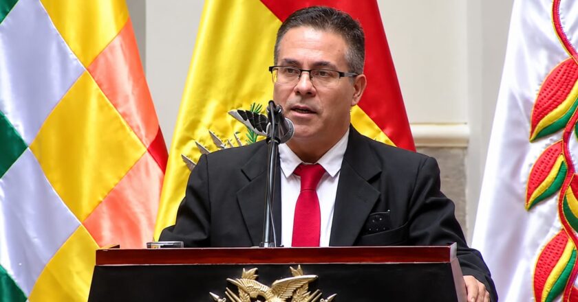 Fiscal General del Estado interino José Armando Urioste Viera fue posesionado por el presidente de la Asamblea Legislativa Plurinacional
